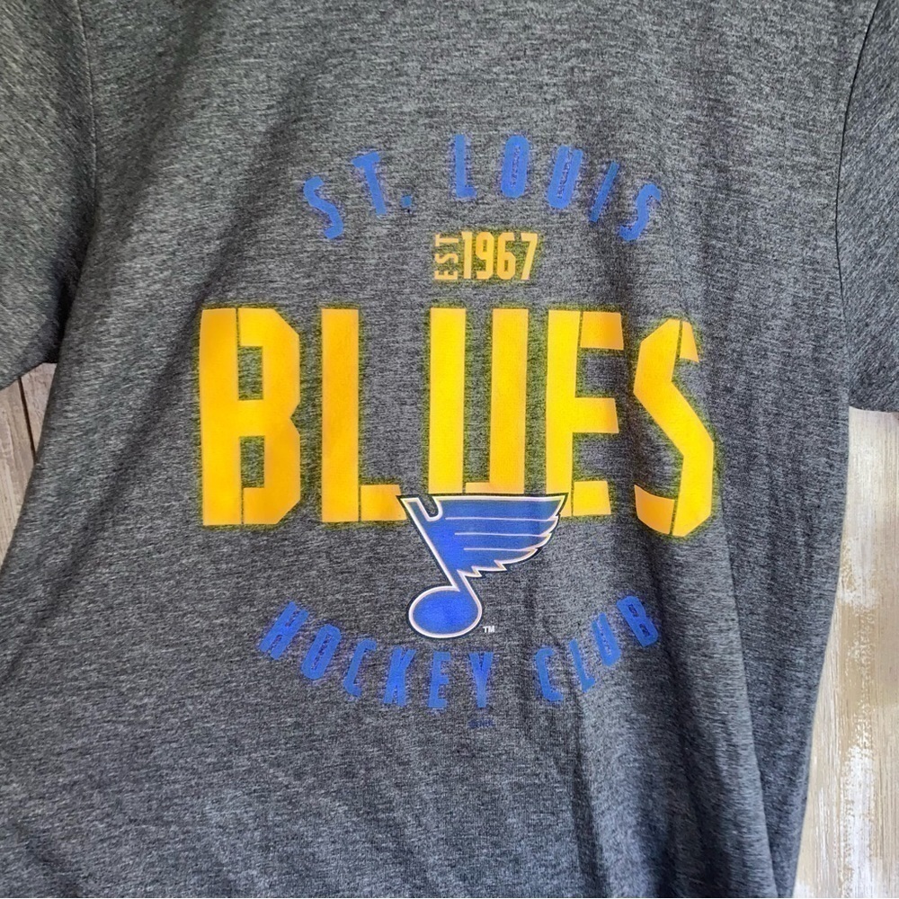 St Louis Blues Graphic Tee Small Gray NHL Hockey Shirt Unisex NWT - Picture 3 of 7